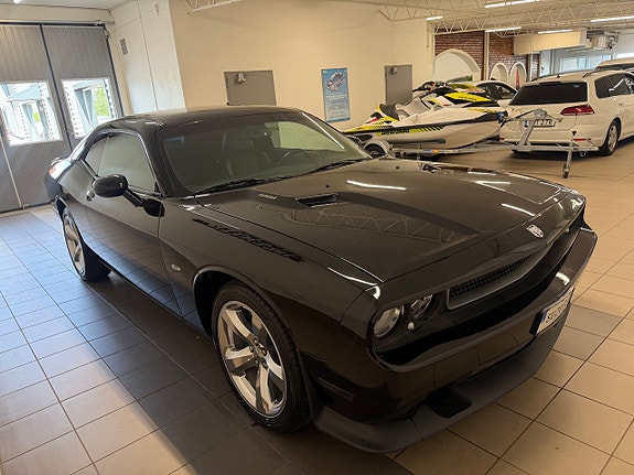 Dodge Challenger 6 of 12