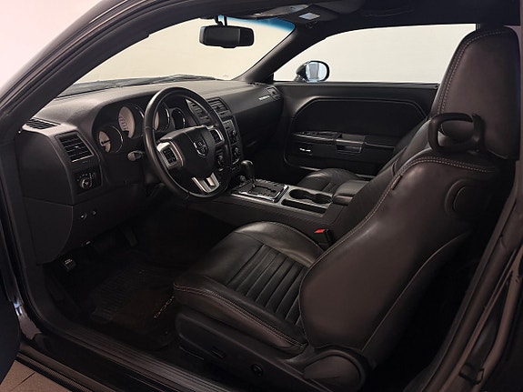 Dodge Challenger 8 of 12