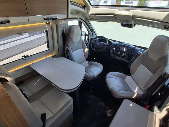 Rapido Van 62 Exklusive 160 hk, automat, fransk säng, dragkrok, kanonfin 23 of 26
