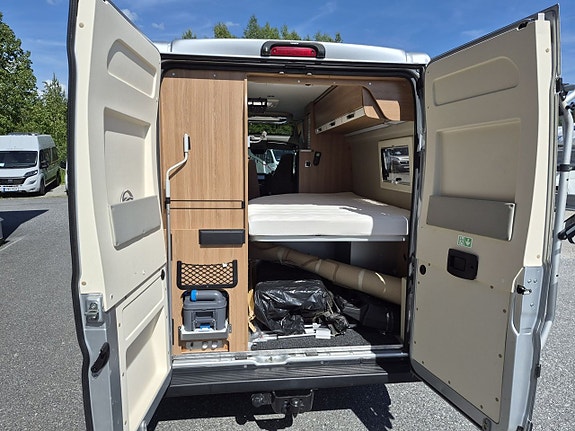 Rapido Van 62 Exklusive 160 hk, automat, fransk säng, dragkrok, kanonfin 7 of 26