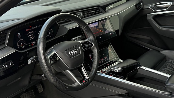 Audi e-tron S 14 of 24