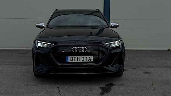 Audi e-tron S 2 of 24