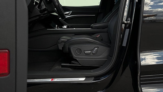 Audi e-tron S 21 of 24