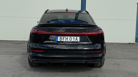 Audi e-tron S 7 of 24