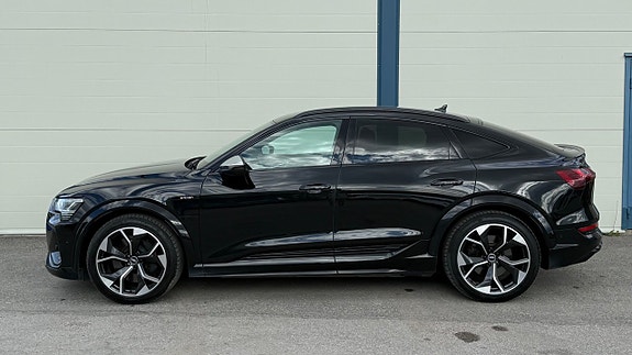Audi e-tron S 12 of 24