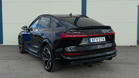 Audi e-tron S 8 of 24