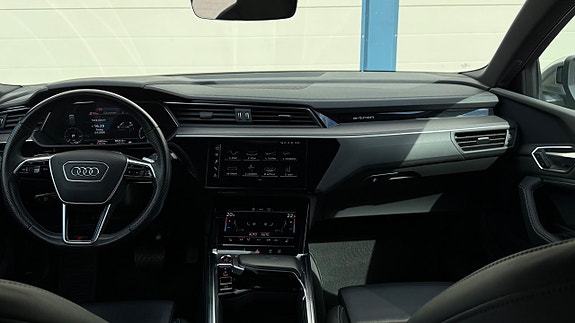 Audi e-tron S 18 of 24