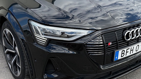 Audi e-tron S 4 of 24