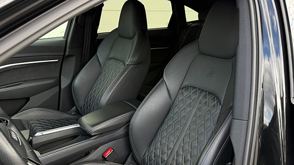 Audi e-tron S 19 of 24
