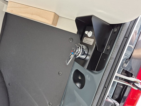 Westfalia Columbus 540 D Pop-up 140 hk, vattenburen dieselvärme, adaptiv farthållare 8 of 21