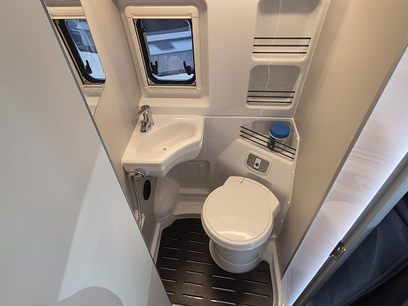 Westfalia Columbus 540 D Pop-up 140 hk, vattenburen dieselvärme, adaptiv farthållare 15 of 21