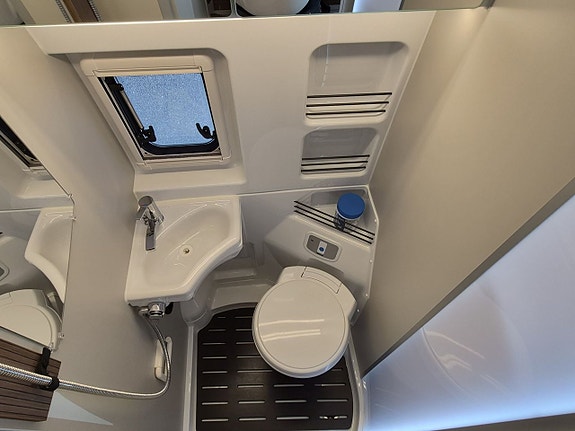 Westfalia Columbus 540 D Pop-up 140 hk, vattenburen dieselvärme, adaptiv farthållare 14 of 21