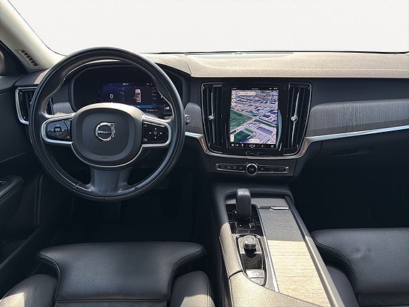 Volvo V90 Cross Country 11 of 24