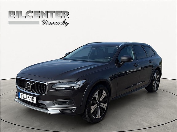 Volvo V90 Cross Country 2 of 5