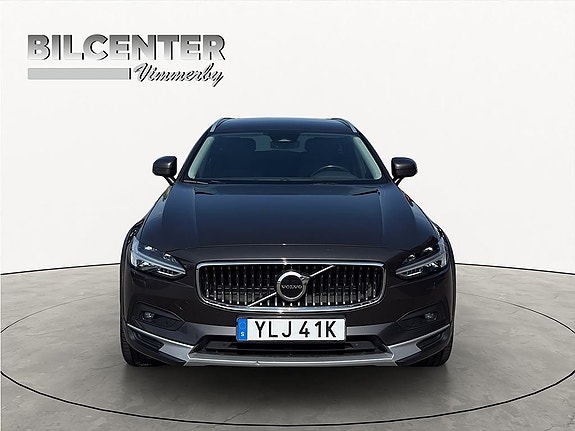 Volvo V90 Cross Country 8 of 24