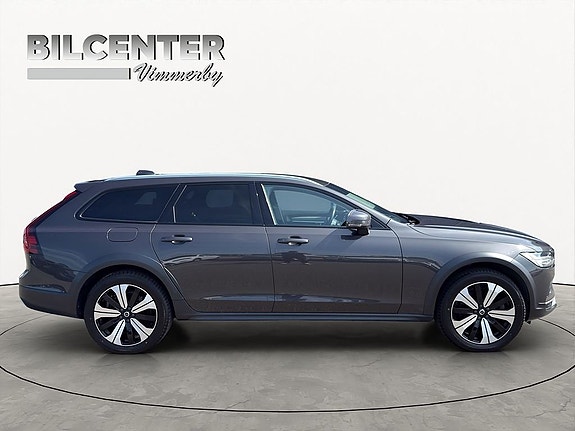 Volvo V90 Cross Country 7 of 24