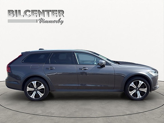 Volvo V90 Cross Country 7 of 24