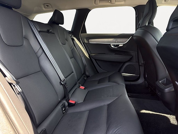 Volvo V90 Cross Country 20 of 24