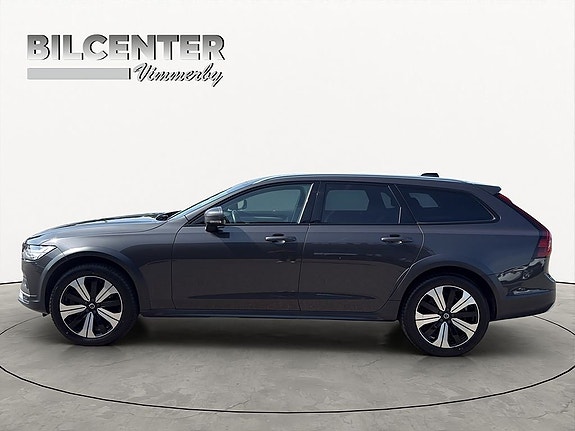 Volvo V90 Cross Country 3 of 5