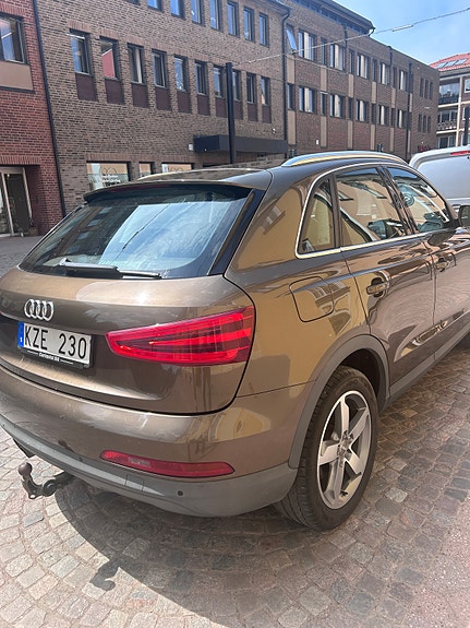 Audi Q3 2 of 5