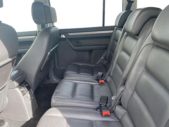 Volkswagen Touran Cross 7 of 12