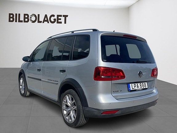 Volkswagen Touran Cross 3 of 12