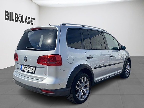 Volkswagen Touran Cross 4 of 12