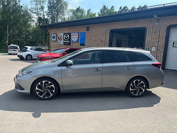 Toyota Auris 3 of 5