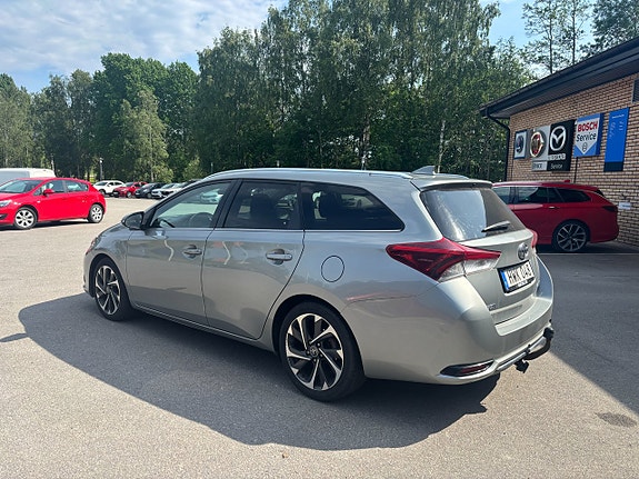 Toyota Auris 4 of 5