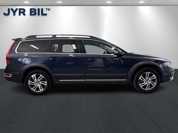Volvo XC70 2 of 5