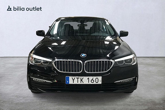 BMW 530e 3 of 5