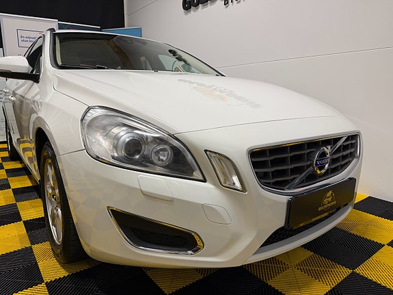 Volvo V60 3 of 5
