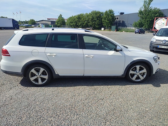 Volkswagen Passat Alltrack 3 of 5