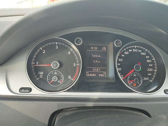 Volkswagen Passat Alltrack 13 of 21