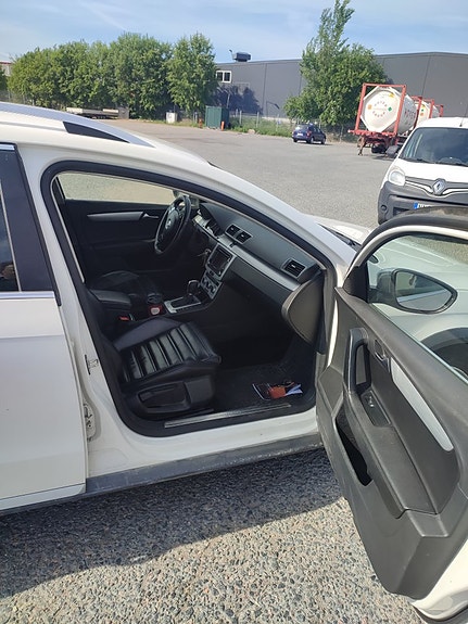 Volkswagen Passat Alltrack 16 of 21