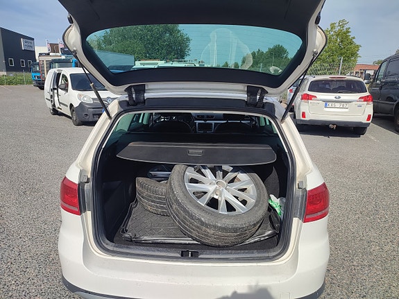 Volkswagen Passat Alltrack 14 of 21