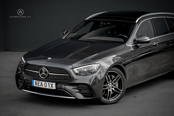Mercedes-Benz E300 3 of 24