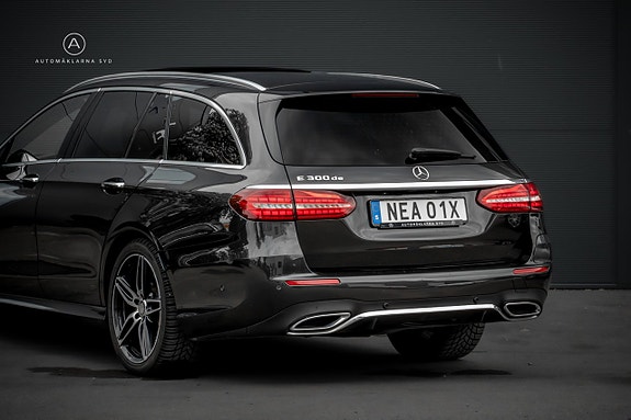Mercedes-Benz E300 18 of 24
