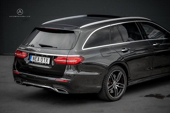 Mercedes-Benz E300 24 of 24