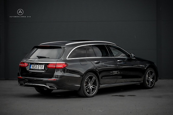 Mercedes-Benz E300 22 of 24