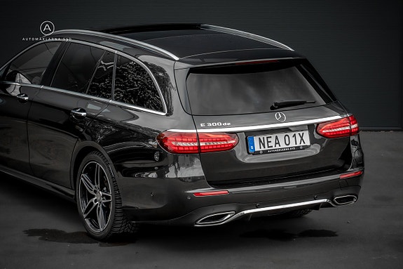 Mercedes-Benz E300 17 of 24