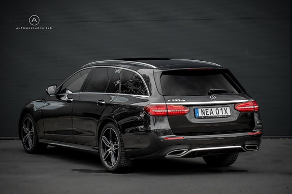 Mercedes-Benz E300 16 of 24