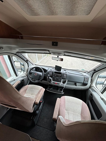 Adria CORAL S 680 ST 3,0 L, 160HK, AC, DRAG 3 of 20