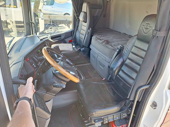 Scania R650 Timmerbil med Kran 9 of 12