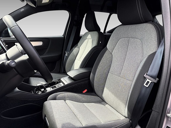 Volvo XC40 11 of 18