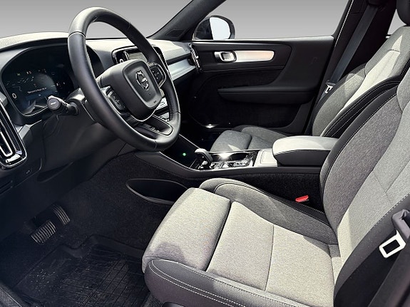 Volvo XC40 12 of 18