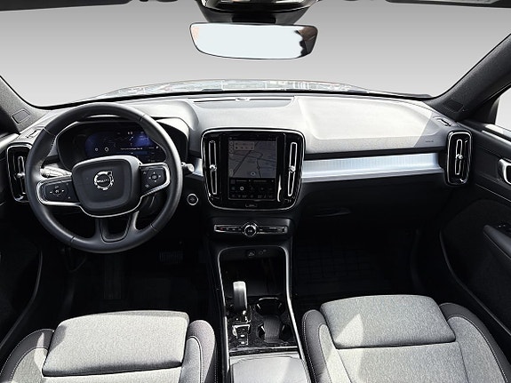 Volvo XC40 15 of 18