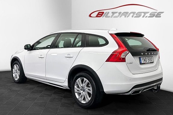 Volvo V60 Cross Country 3 of 5