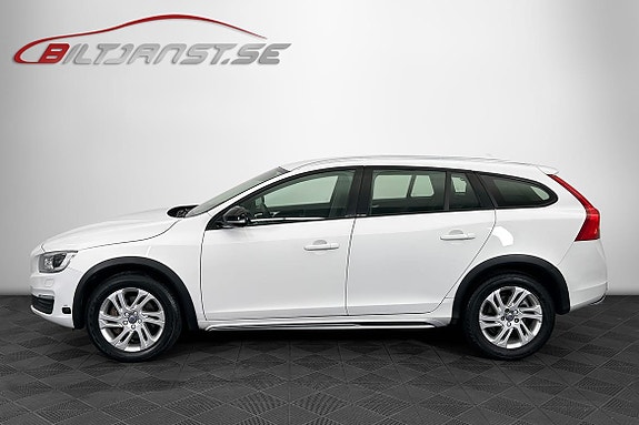 Volvo V60 Cross Country 2 of 5