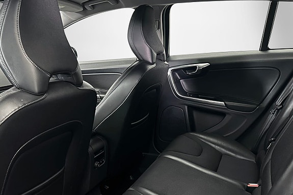 Volvo V60 Cross Country 5 of 5